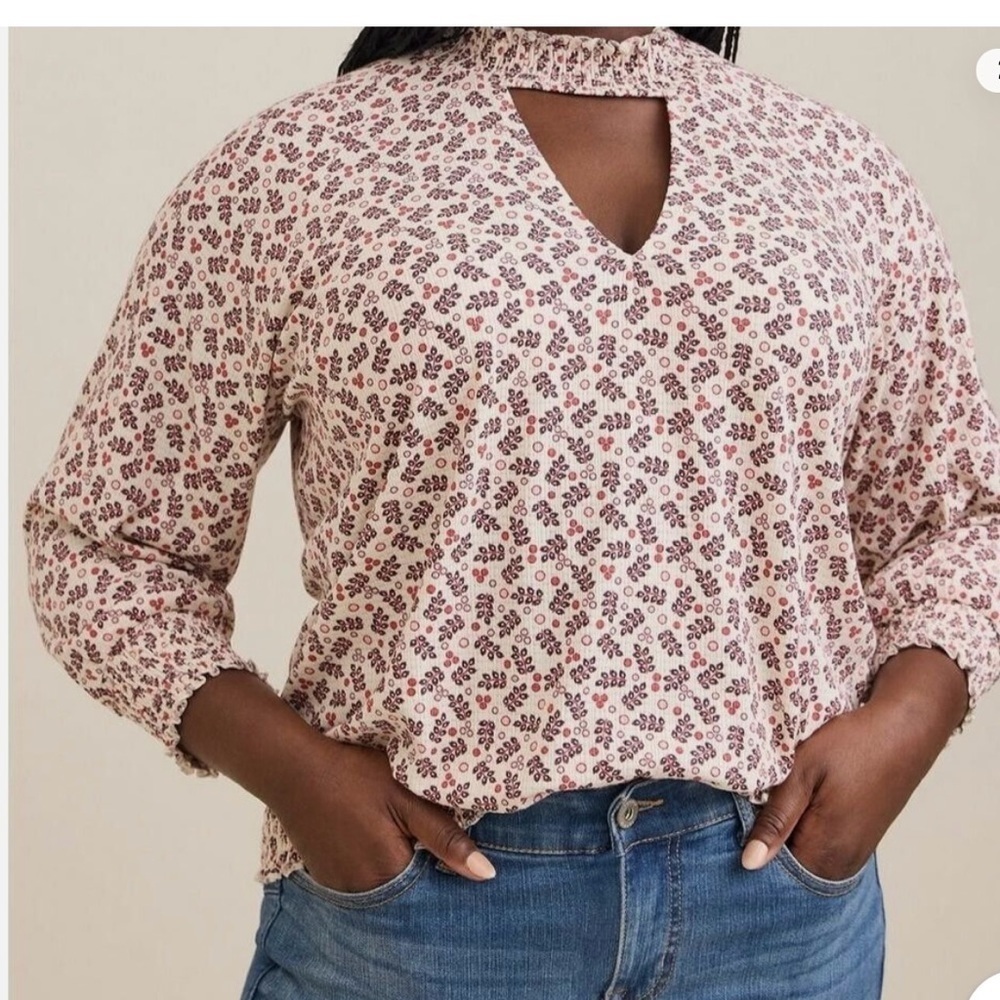 Torrid Textured Jersey Choker Neck
Smocked Bottom Top Size 5